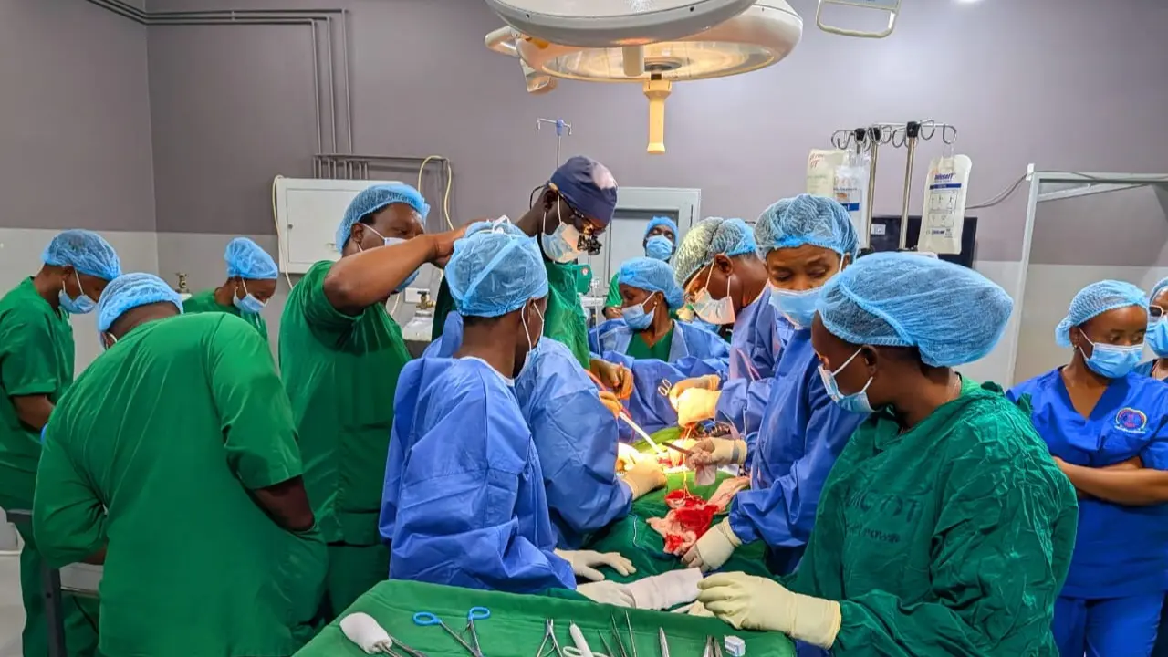 BMH NA UDOM WAIWEZESHA BUGANDO KUPANDIKIZA FIGO KWA MARA YA ...