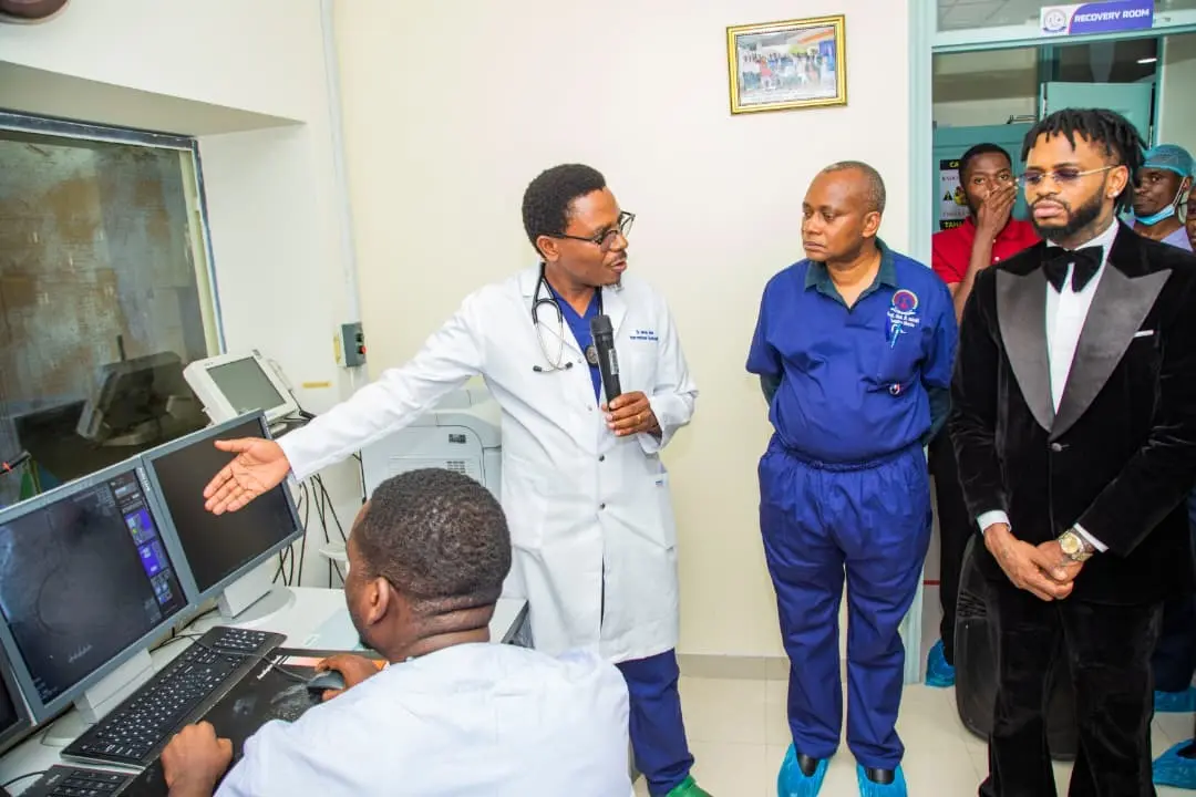 DIAMOND ASHANGAZWA NA UKUBWA WA BMH, AAHIDI KUWA BALOZI WA HUDUMA ZA KIBINGWA