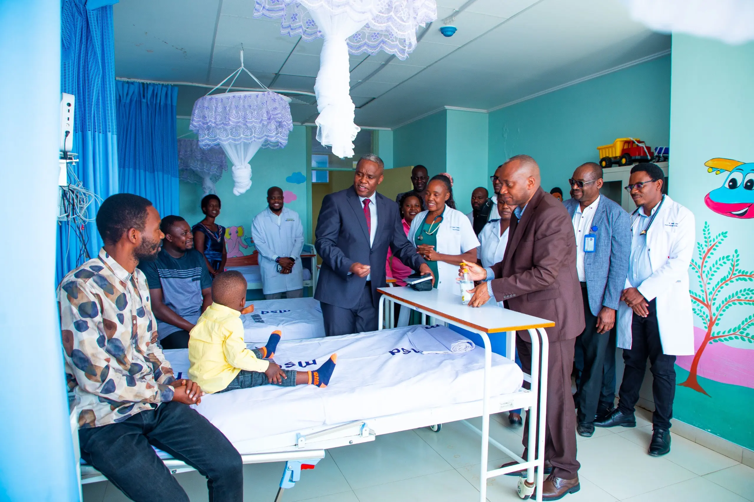 BALOZI WA TANZANIA NCHINI BURUNDI ATEMBELEA BMH NA KUWAONA WATOTO WALIOFANYIWA UPASUAJI WA MOYO