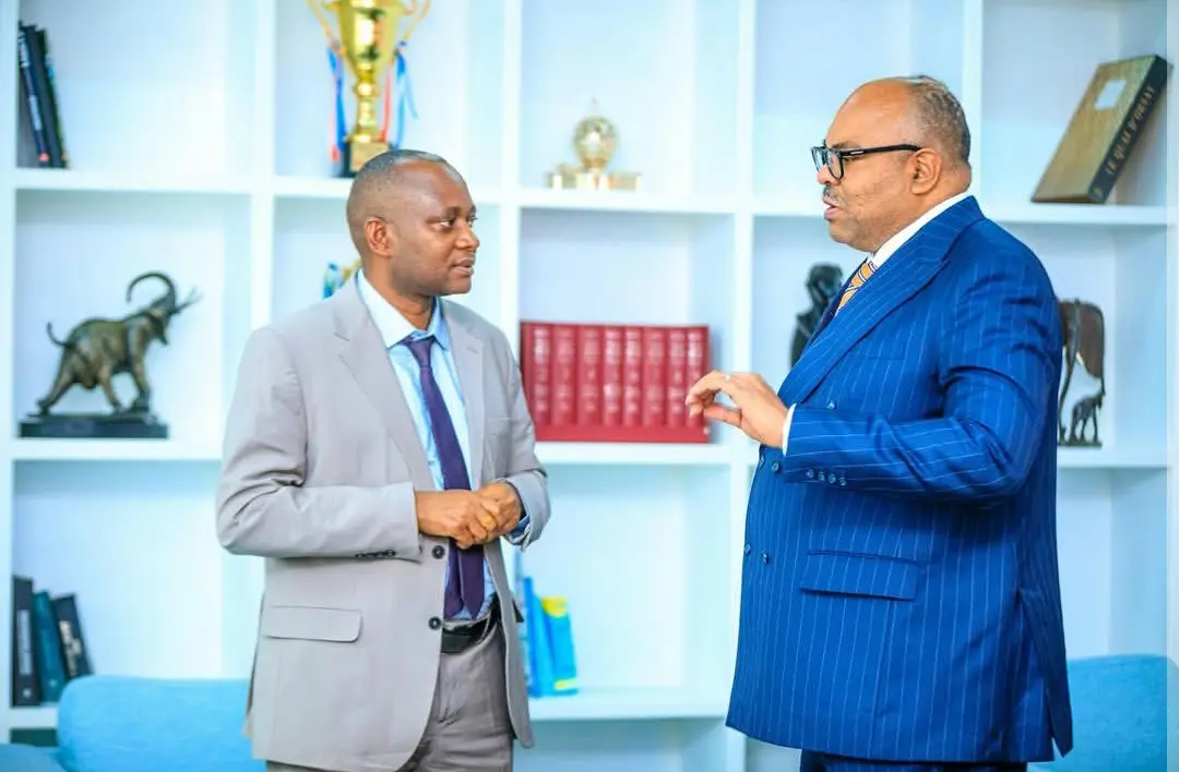 WAZIRI KOMBO ATETA NA MKURUGENZI MTENDAJI WA HOSPITALI YA BENJAMIN MKAPA