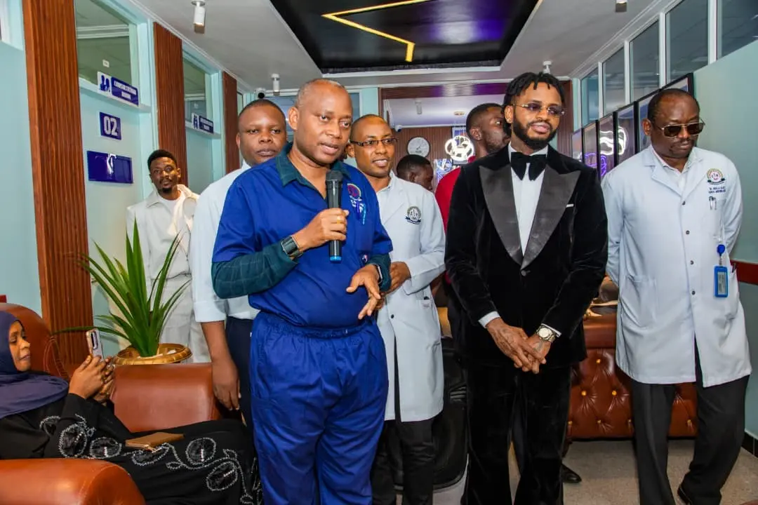 DIAMOND PLATNUM NA BAADHI YA WADAU WAKE WAICHANGIA BMH MIL 185 KUSAIDIA MATIBABU YA UPANDIKIZAJI ULOTO KWA WATOTO WA SICKLE CELL NA FIGO