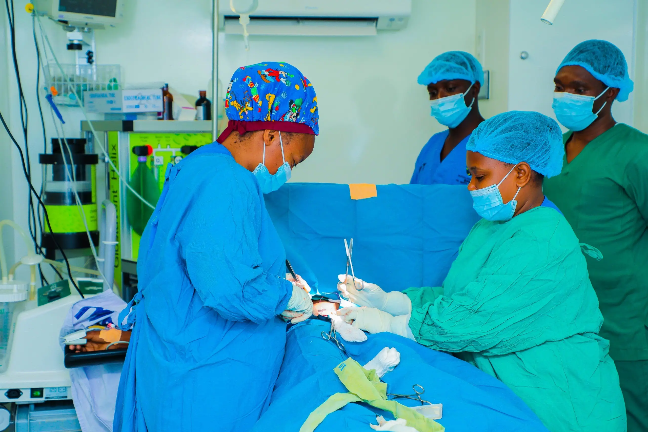 MWANAMKE ATOLEWA UVIMBE WA KILO MBILI MGONGONI ULIOMTESA KWA MIAKA KUMI